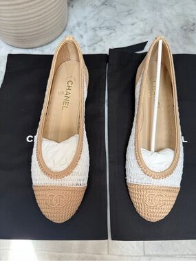 CHANEL White and Tan Raffia Cap-Toe Ballerina Flats